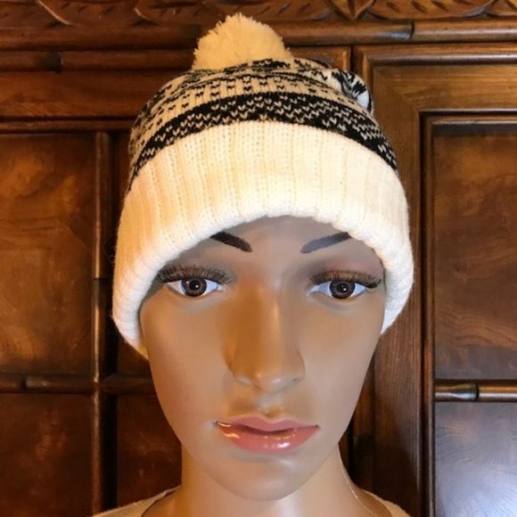 *2 PCS* Fair Isle & Hearts Scarf and Hat Set - Picture 5 of 10